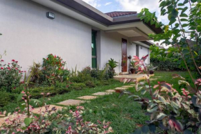 Cosy 2-bedroom home with garden and free parking